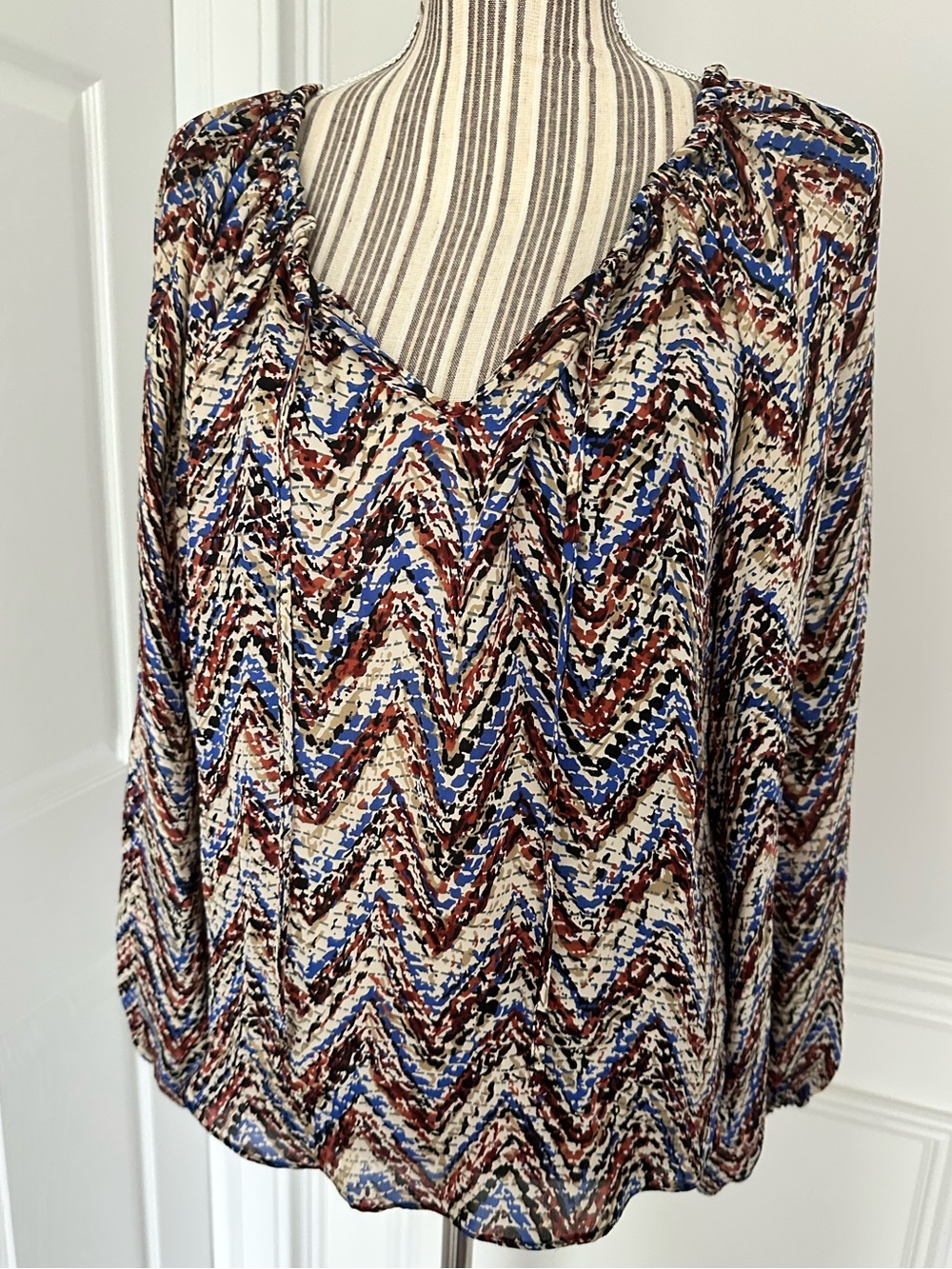 Parker 100% Silk Abstract Chevron Print Blouse Top Size S
